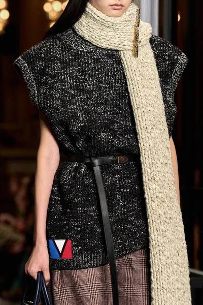Look 50